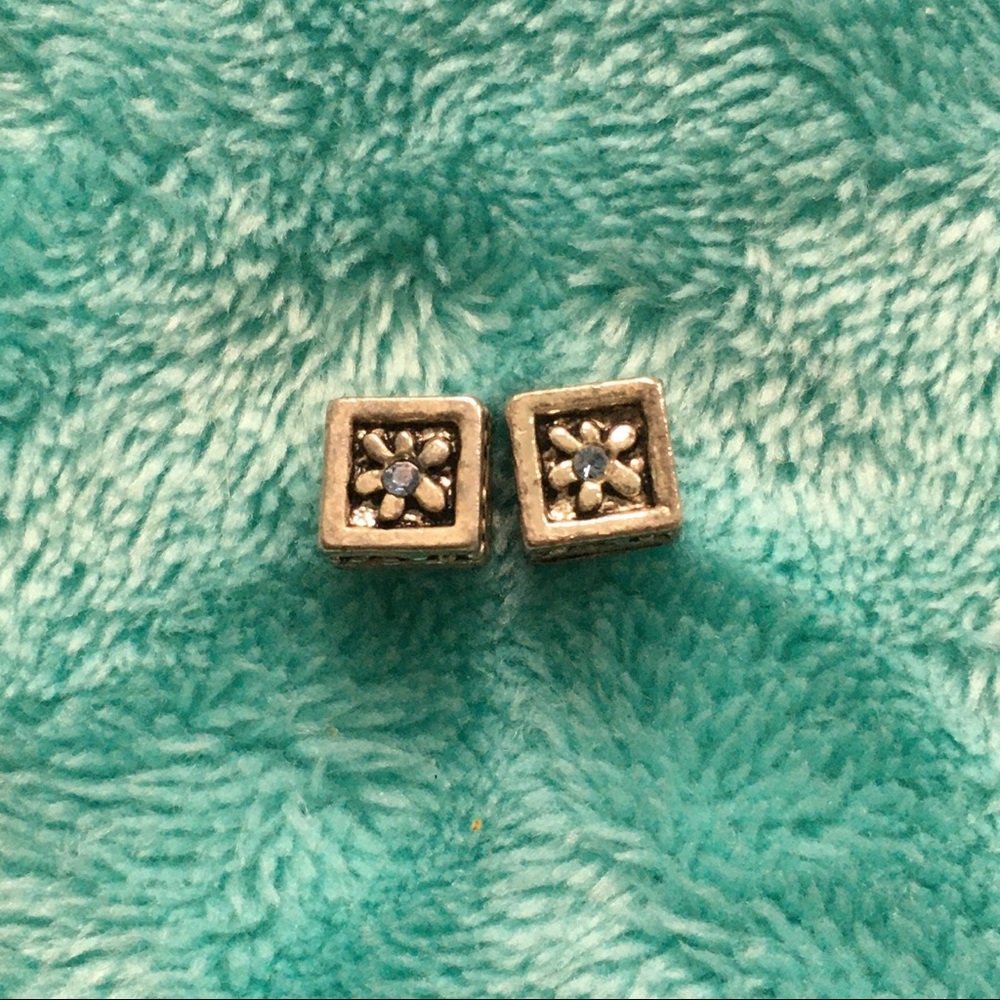Vintage Blue Gemmed Flower Cube Stud Earrings